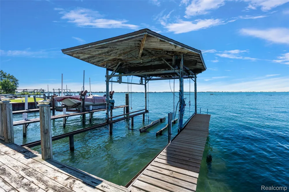8449 Dixie Highway Ira Township, MI 48023