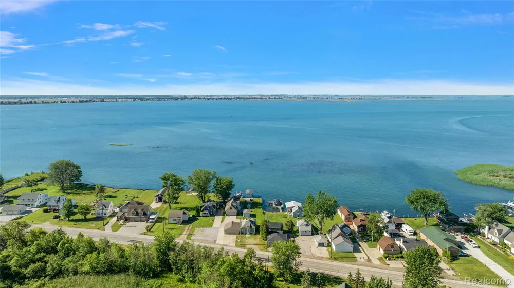 8449 Dixie Highway Ira Township, MI 48023