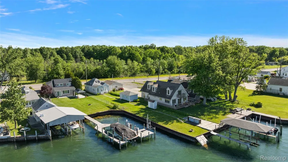 8449 Dixie Highway Ira Township, MI 48023