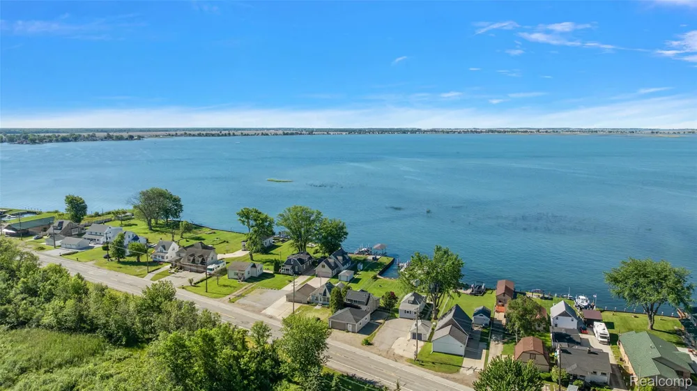 8449 Dixie Highway Ira Township, MI 48023