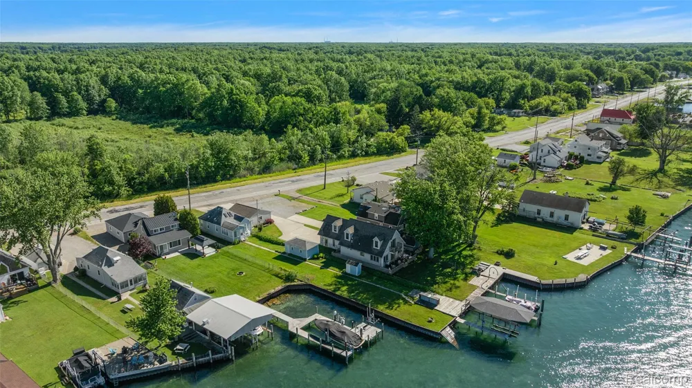 8449 Dixie Highway Ira Township, MI 48023