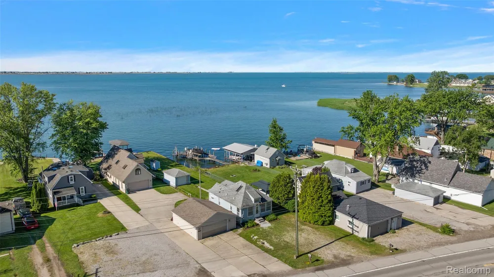 8449 Dixie Highway Ira Township, MI 48023