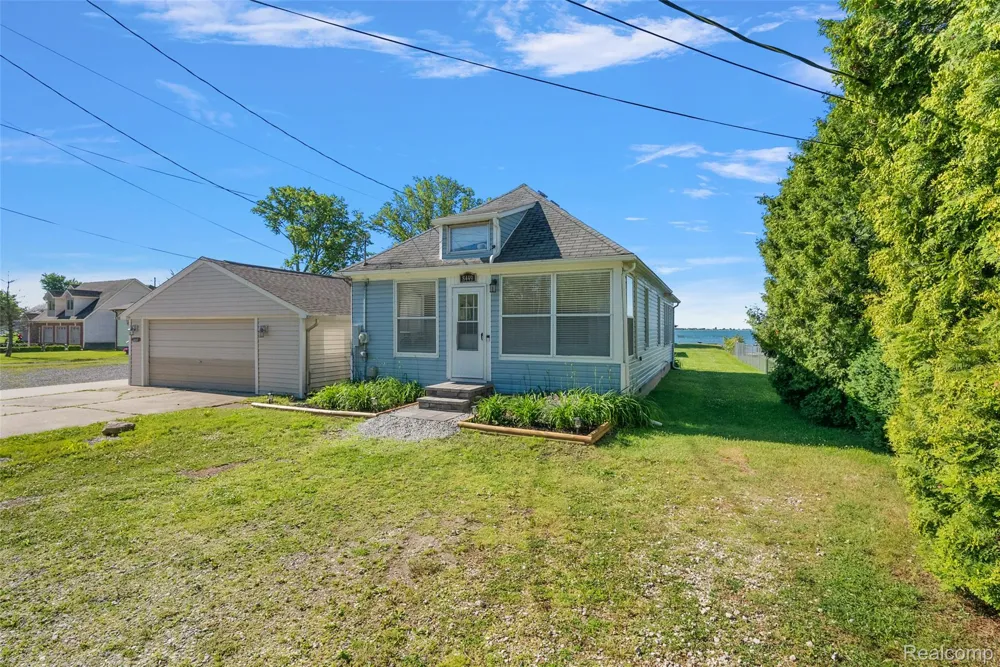 8449 Dixie Highway Ira Township, MI 48023