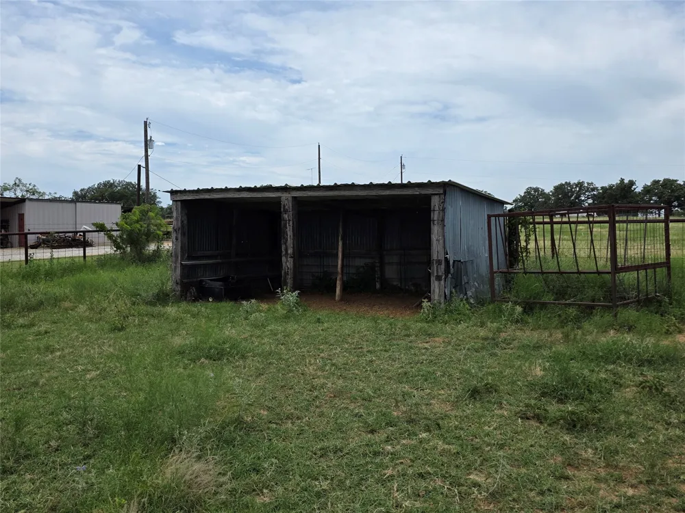 2251 Fm 585 Bangs, TX 76823