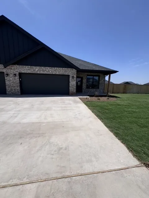 8142 Sawdust Trail