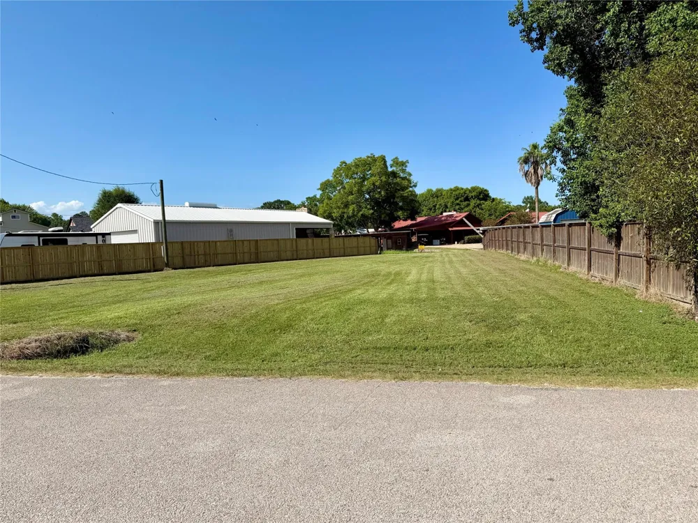 395 Governor Hogg Drive Point Blank, TX 77364