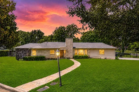 2600 Colonial Parkway