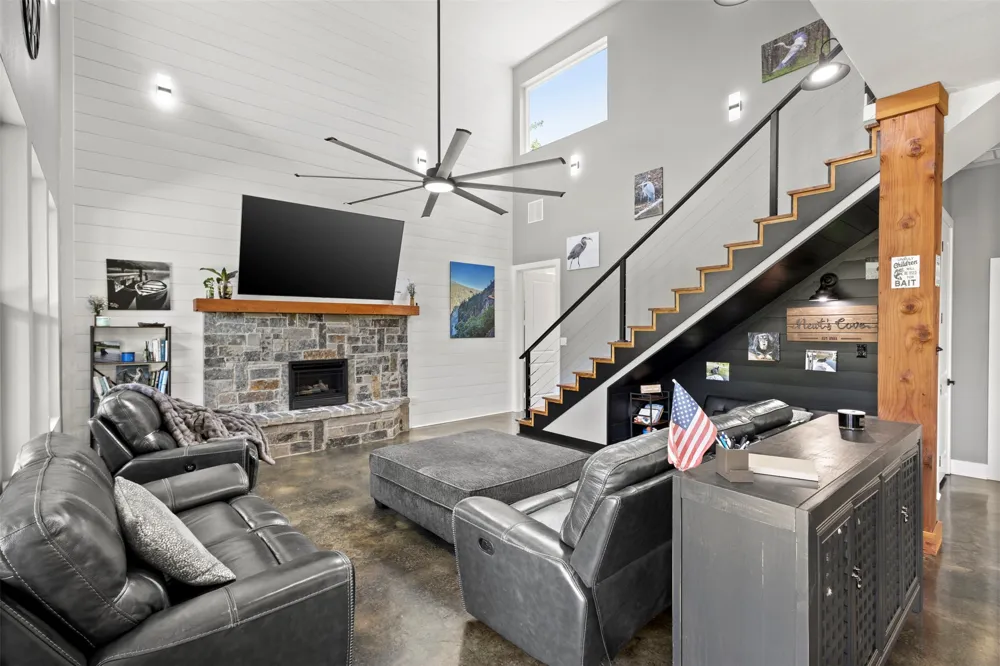 136 Private Road 197 Streetman, TX 75859