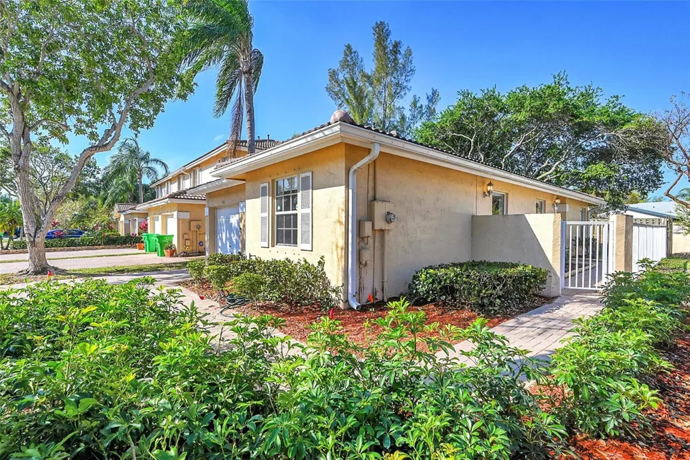 5361 NW 90th Avenue Sunrise, FL 33351