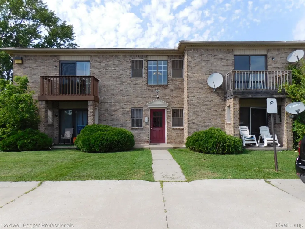 284 E 13 Mile, Unit #202 Madison Heights City, MI 48071