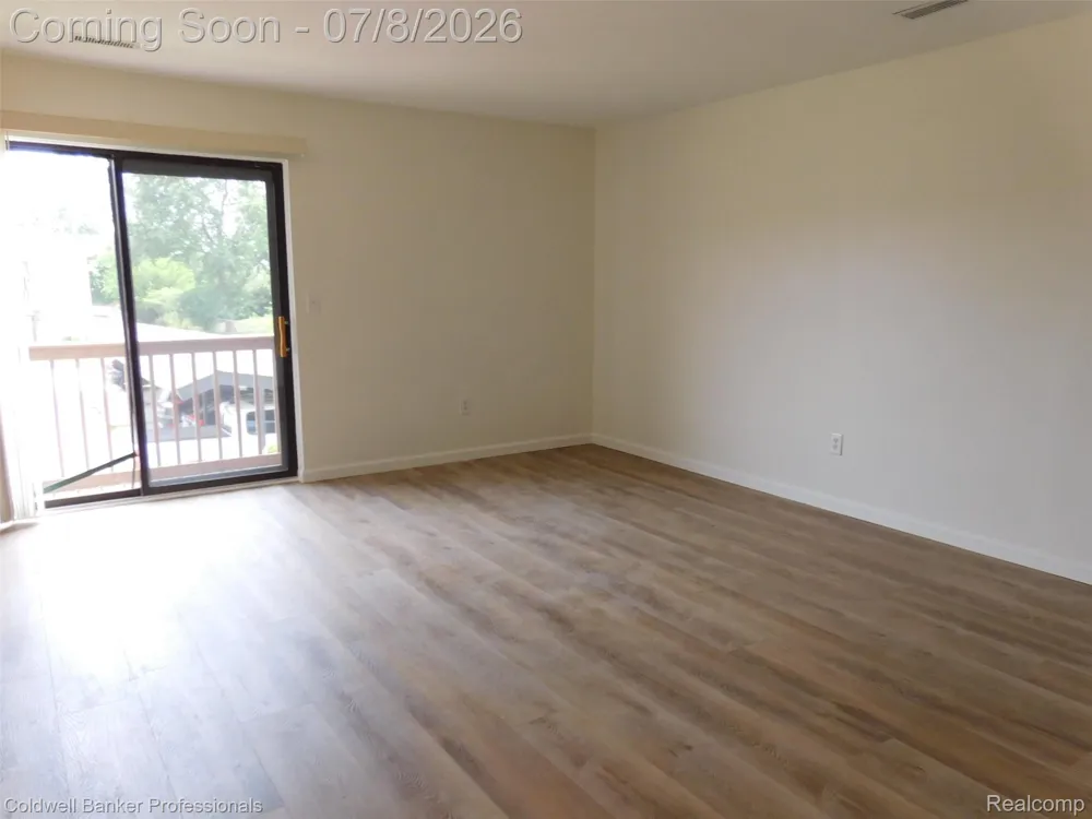 284 E 13 Mile, Unit #202 Madison Heights City, MI 48071