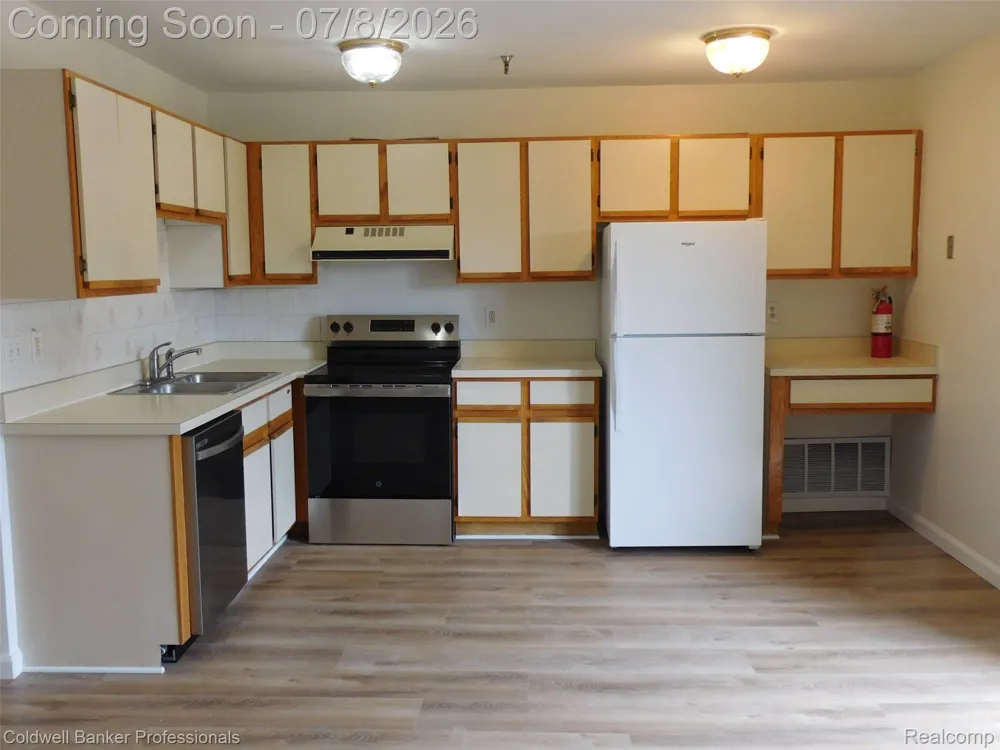 284 E 13 Mile, Unit #202 Madison Heights City, MI 48071