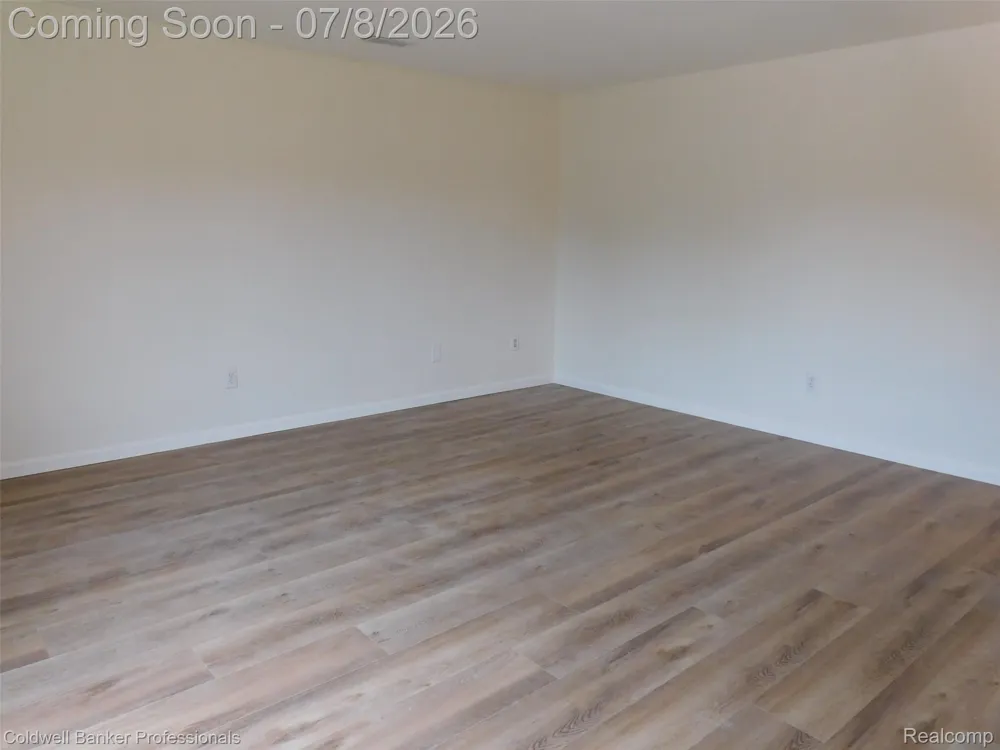 284 E 13 Mile, Unit #202 Madison Heights City, MI 48071