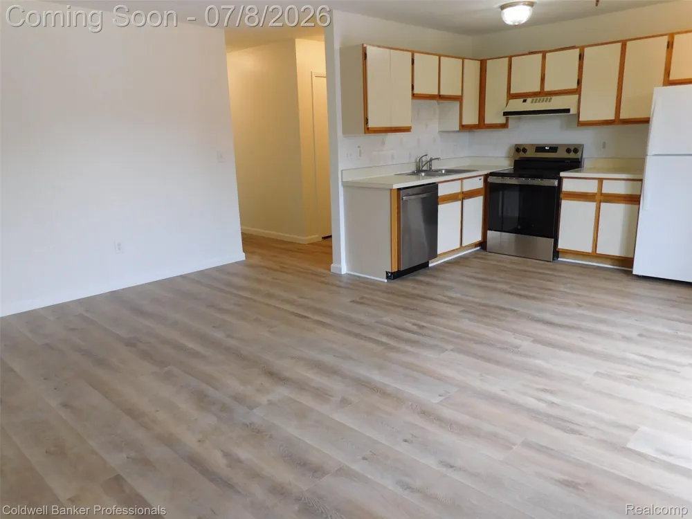 284 E 13 Mile, Unit #202 Madison Heights City, MI 48071