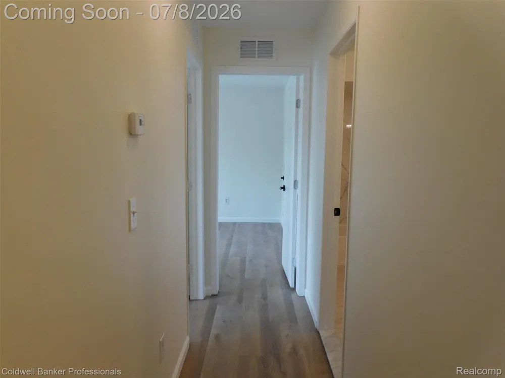 284 E 13 Mile, Unit #202 Madison Heights City, MI 48071