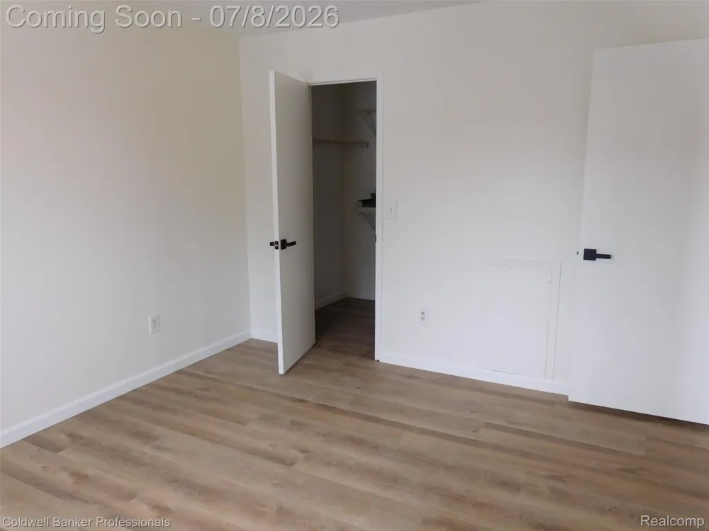 284 E 13 Mile, Unit #202 Madison Heights City, MI 48071