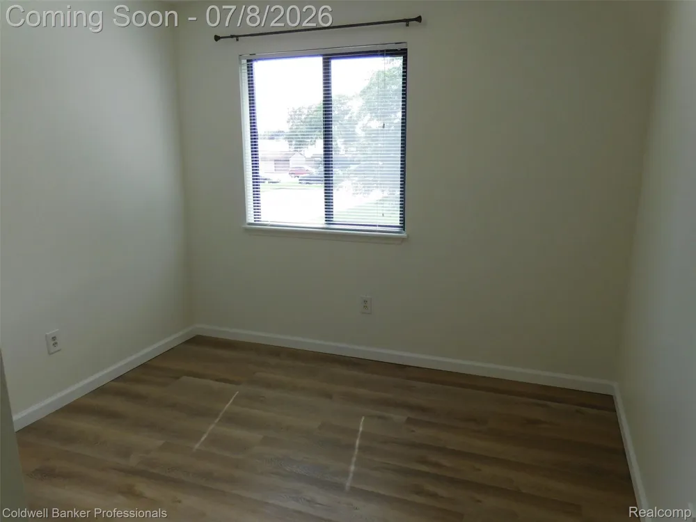 284 E 13 Mile, Unit #202 Madison Heights City, MI 48071