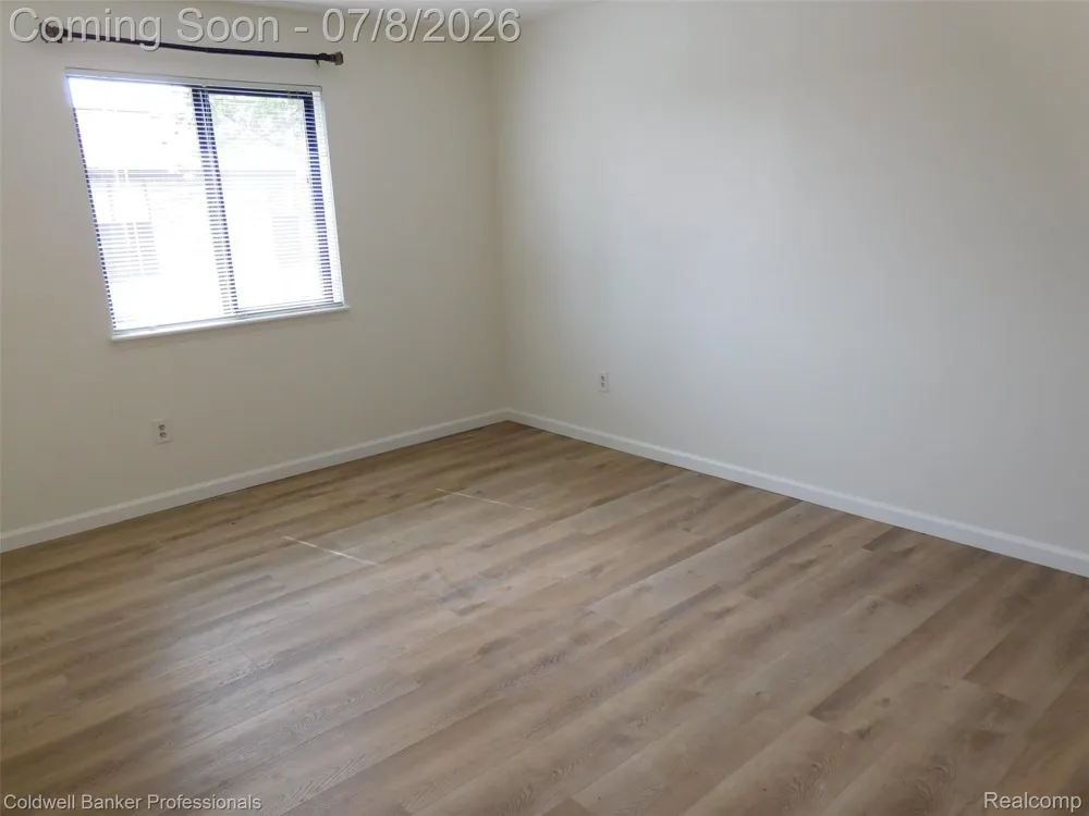 284 E 13 Mile, Unit #202 Madison Heights City, MI 48071