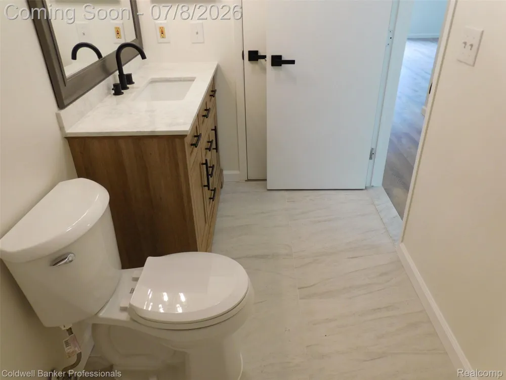 284 E 13 Mile, Unit #202 Madison Heights City, MI 48071
