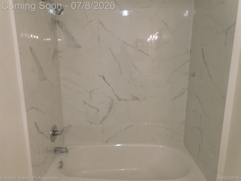 284 E 13 Mile, Unit #202 Madison Heights City, MI 48071