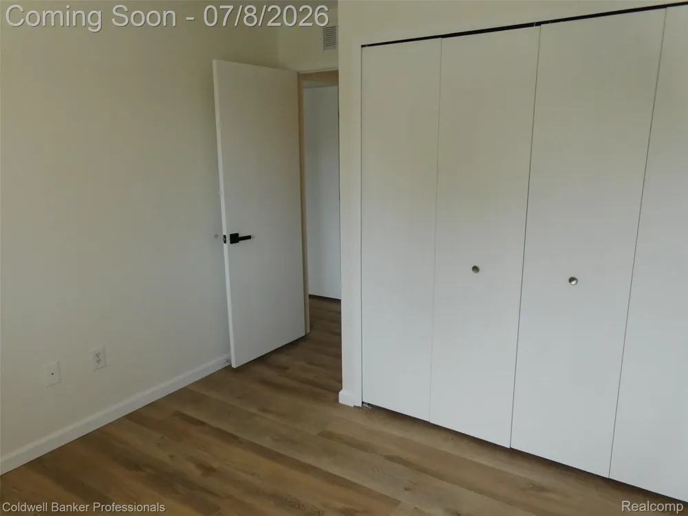 284 E 13 Mile, Unit #202 Madison Heights City, MI 48071