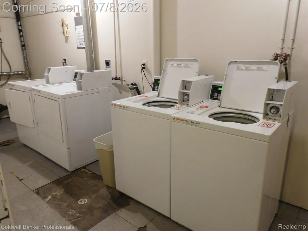284 E 13 Mile, Unit #202 Madison Heights City, MI 48071