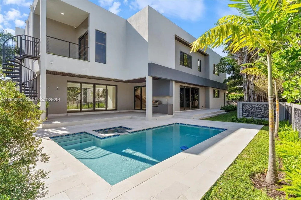 801 SE 11th Ct Fort Lauderdale, FL 33316