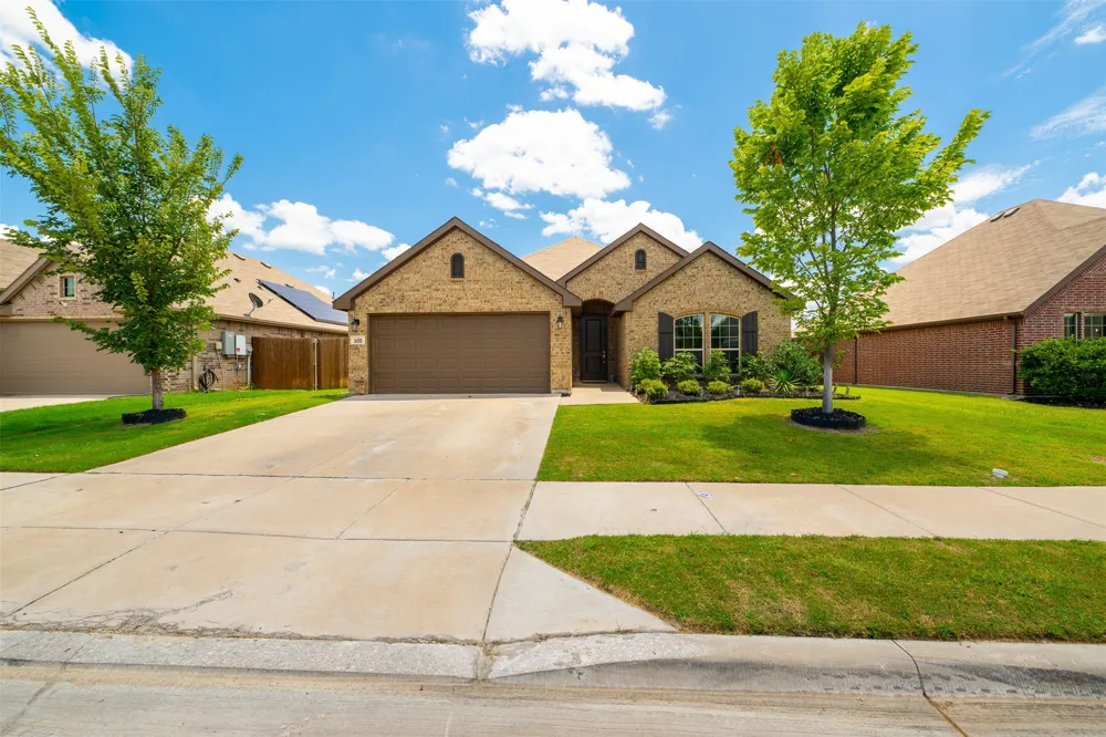 105 Cheryl Drive Keene, TX 76059