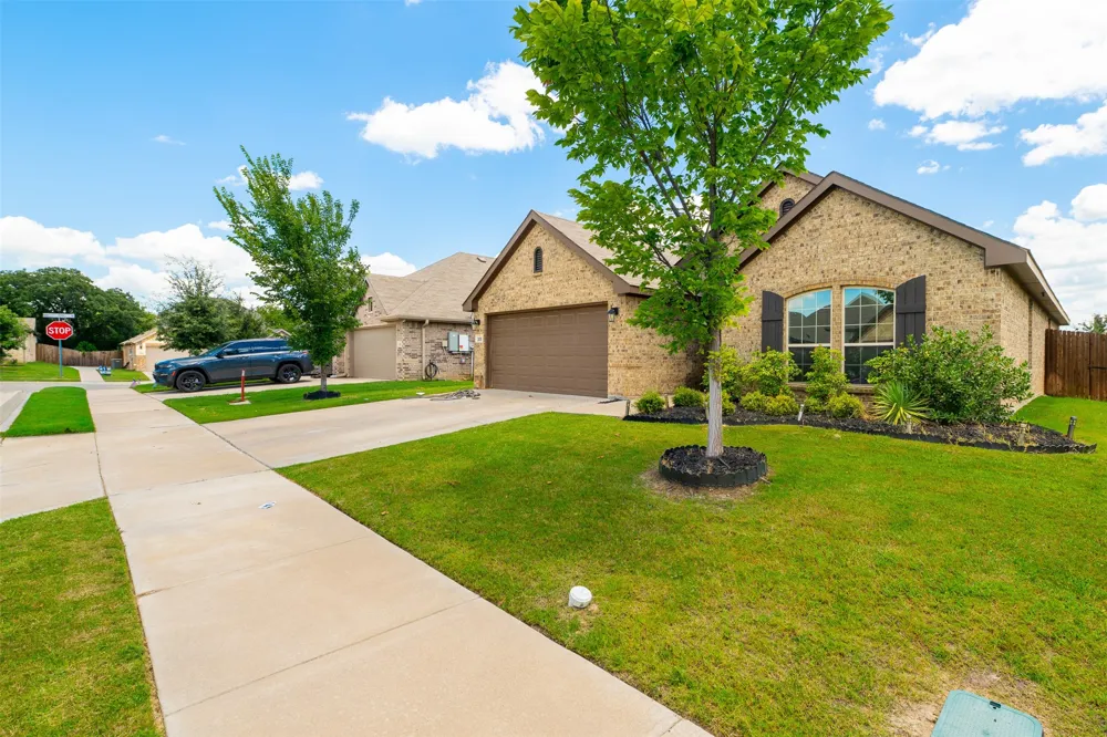 105 Cheryl Drive Keene, TX 76059