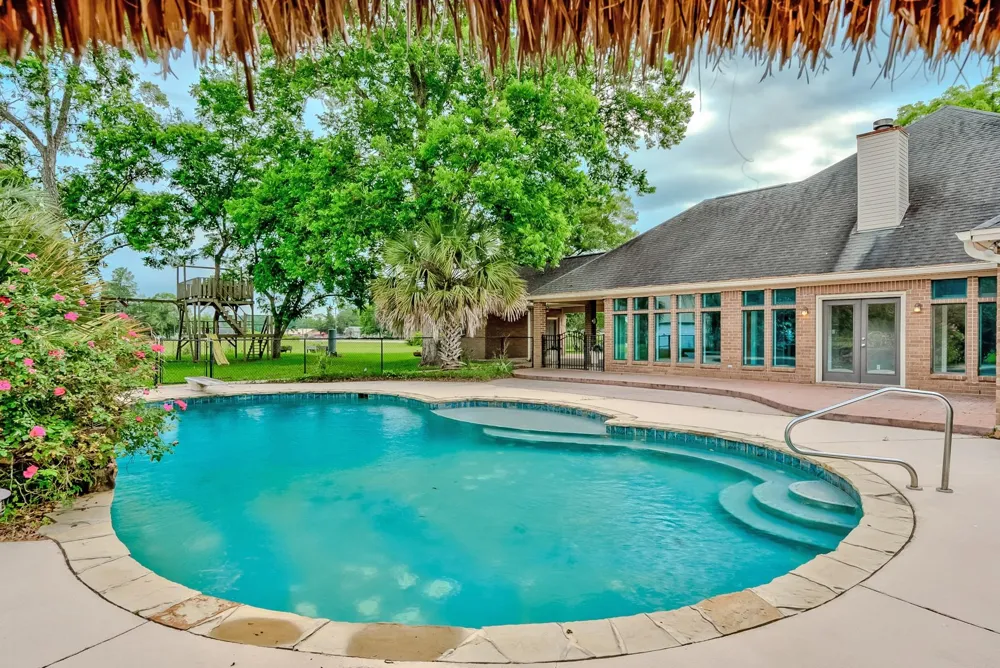 5200 Main Street Vidor, TX 77662