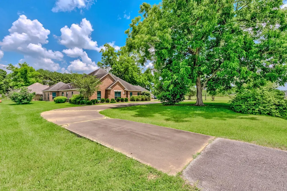 5200 Main Street Vidor, TX 77662
