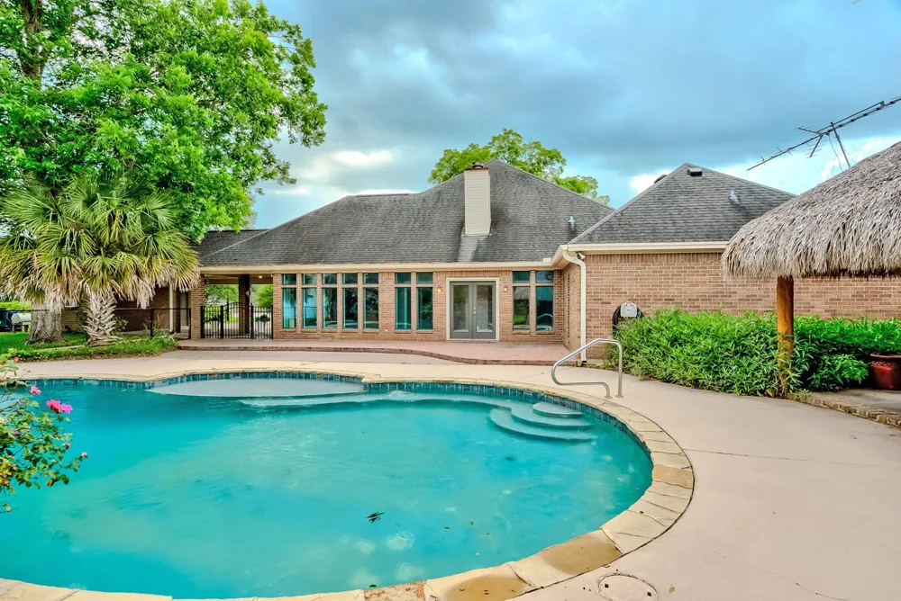 5200 Main Street Vidor, TX 77662