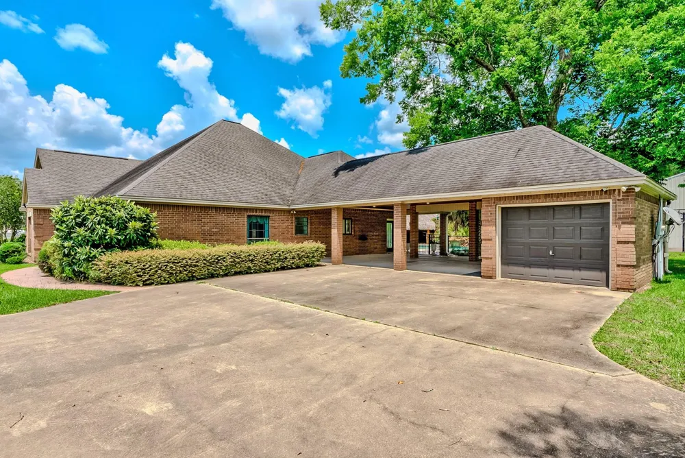 5200 Main Street Vidor, TX 77662