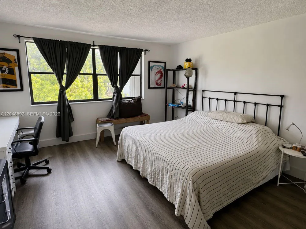 16171 Blatt Blvd #412 Weston, FL 33326