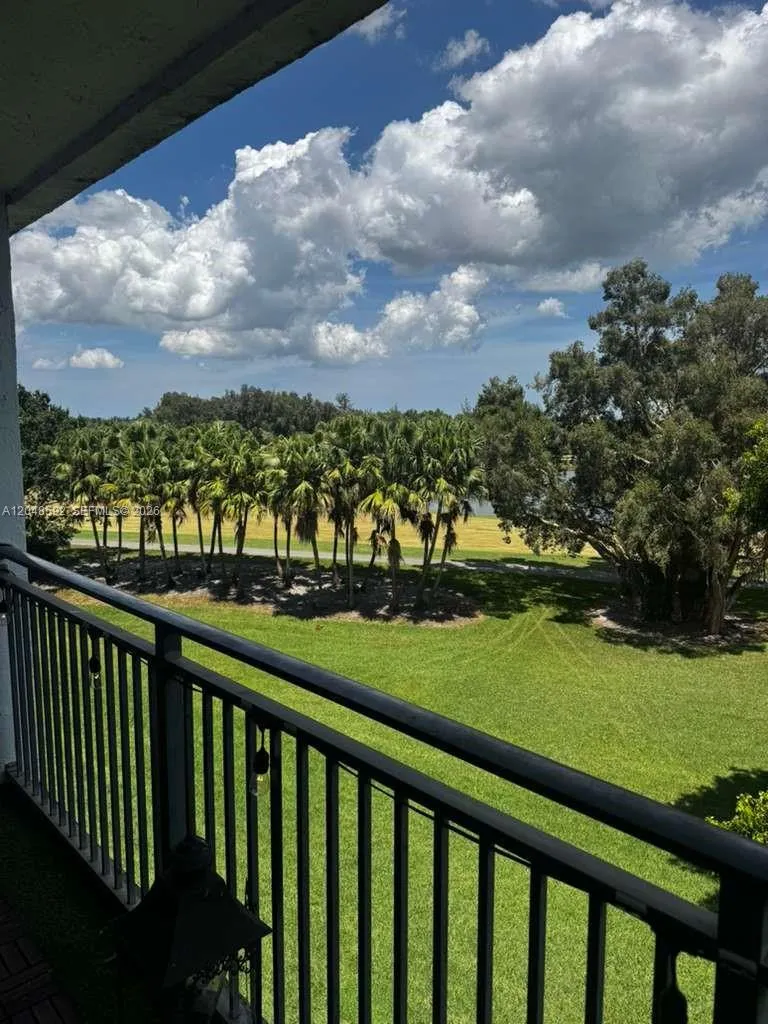 16171 Blatt Blvd #412 Weston, FL 33326