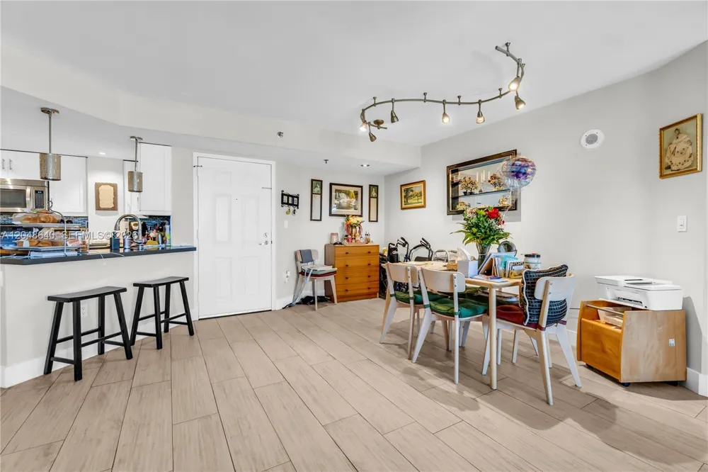 2351 Douglas Rd #1101 Miami, FL 33145