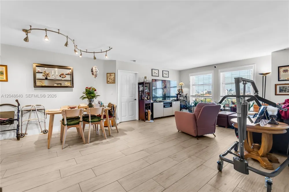 2351 Douglas Rd #1101 Miami, FL 33145