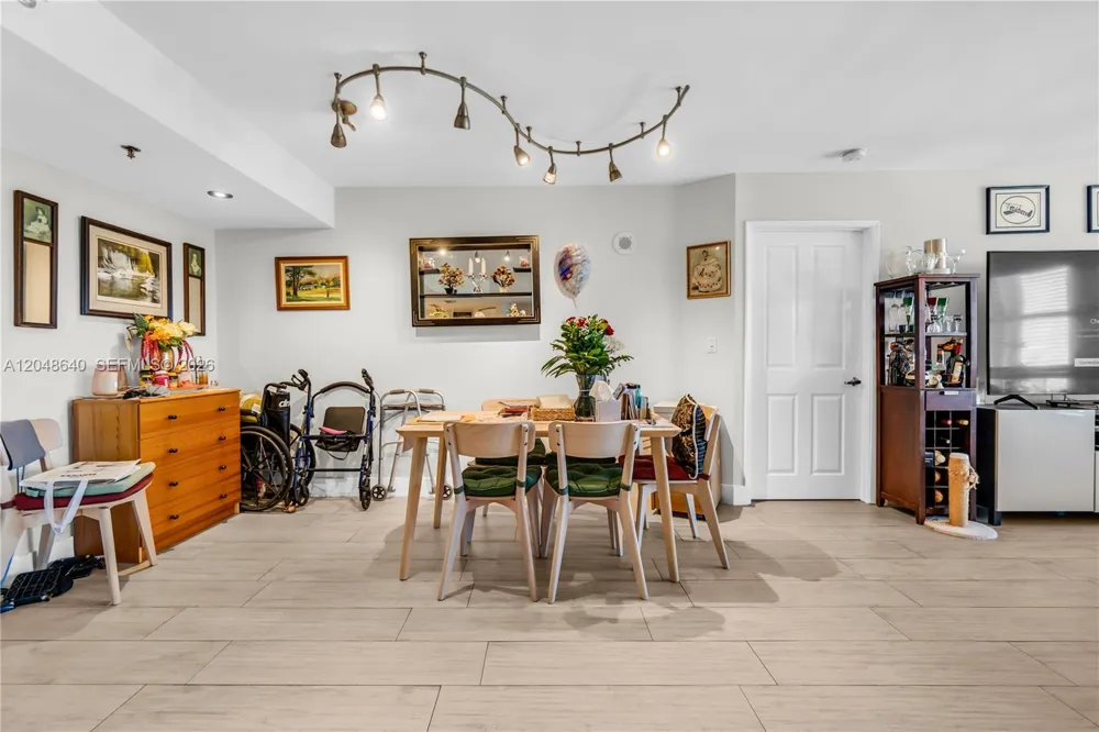 2351 Douglas Rd #1101 Miami, FL 33145
