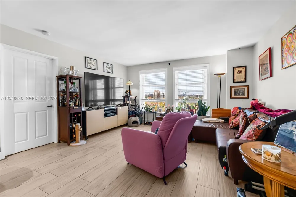 2351 Douglas Rd #1101 Miami, FL 33145