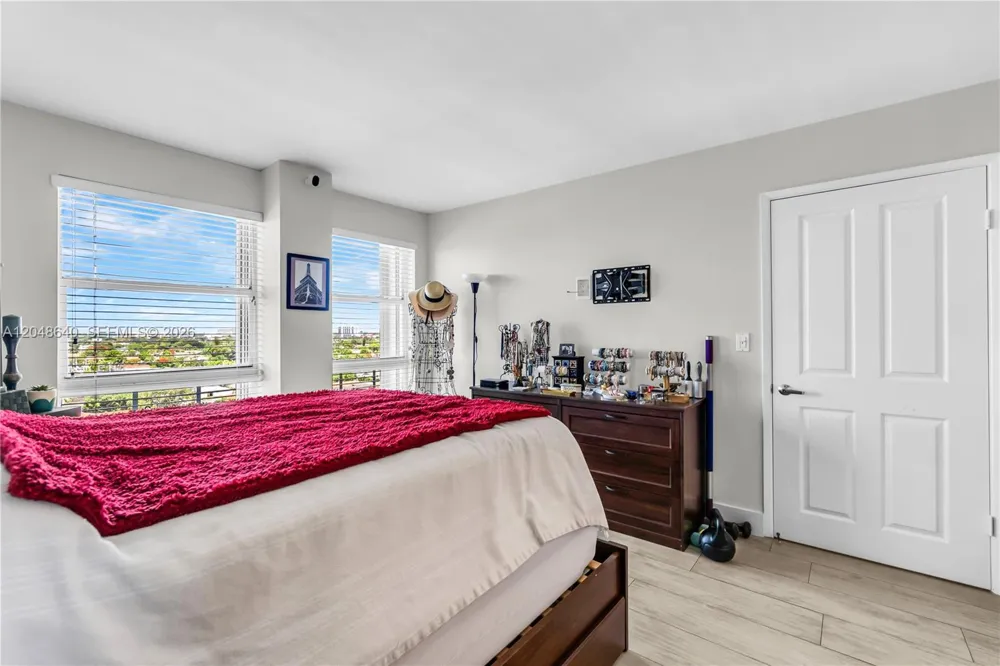 2351 Douglas Rd #1101 Miami, FL 33145