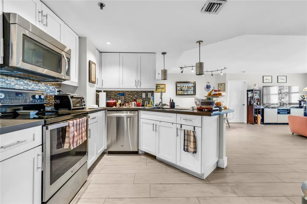2351 Douglas Rd #1101 Miami, FL 33145