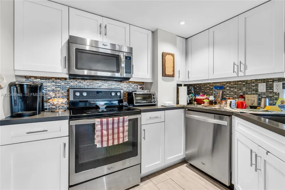 2351 Douglas Rd #1101 Miami, FL 33145