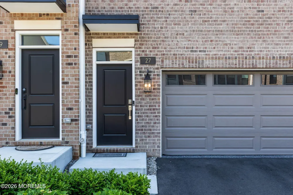 27 Linder Court Middletown, NJ 07748