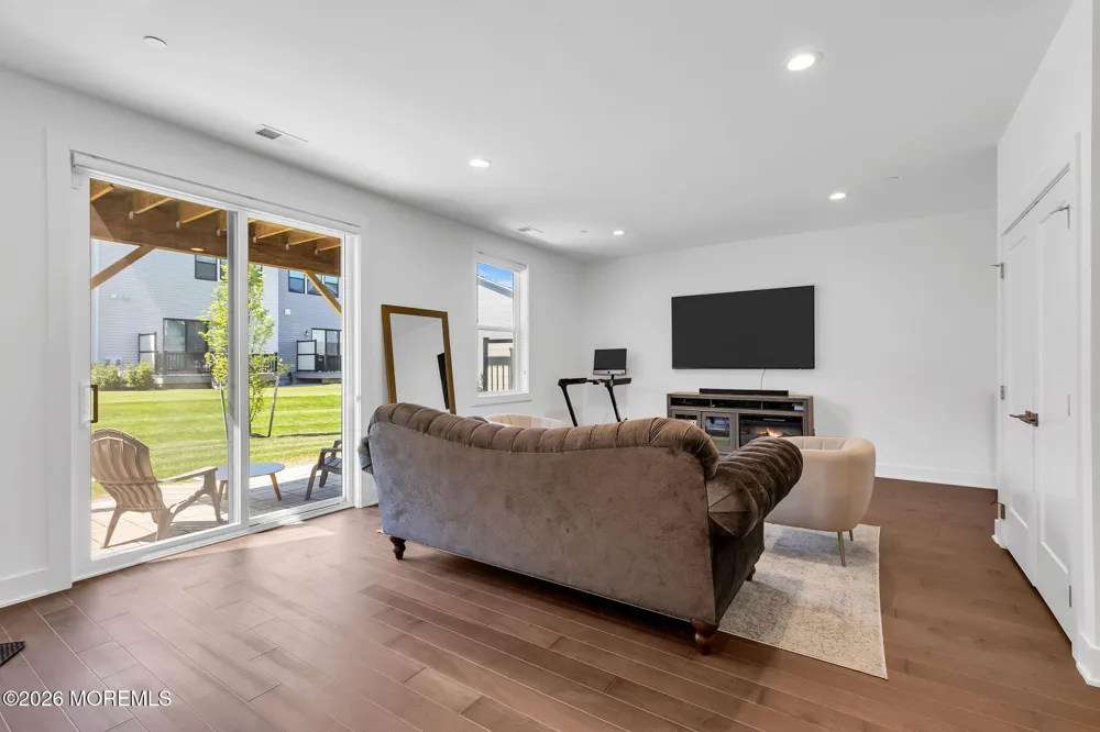 27 Linder Court Middletown, NJ 07748