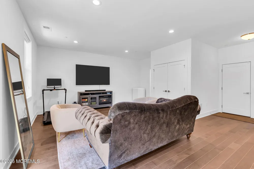 27 Linder Court Middletown, NJ 07748