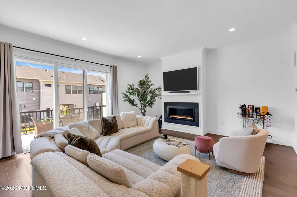 27 Linder Court Middletown, NJ 07748