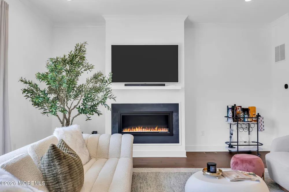 27 Linder Court Middletown, NJ 07748