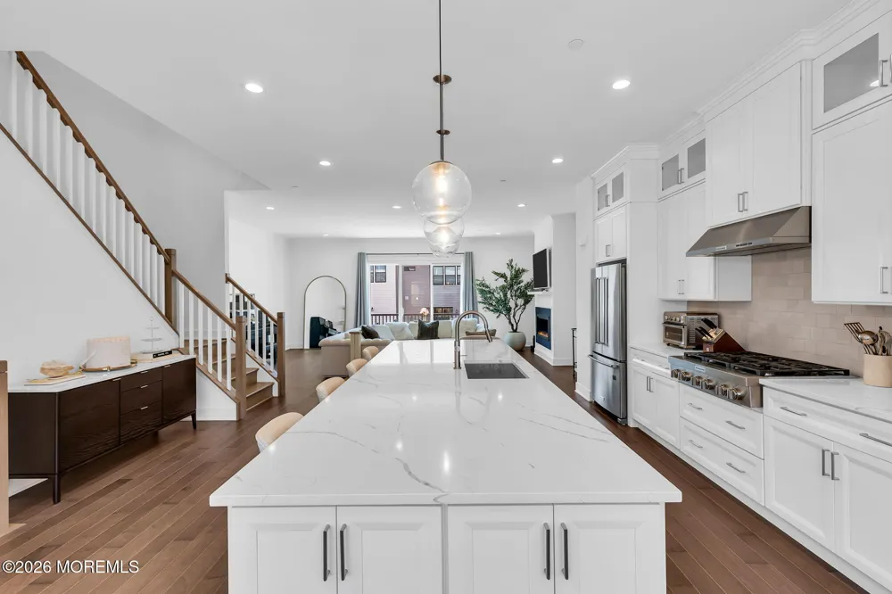 27 Linder Court Middletown, NJ 07748