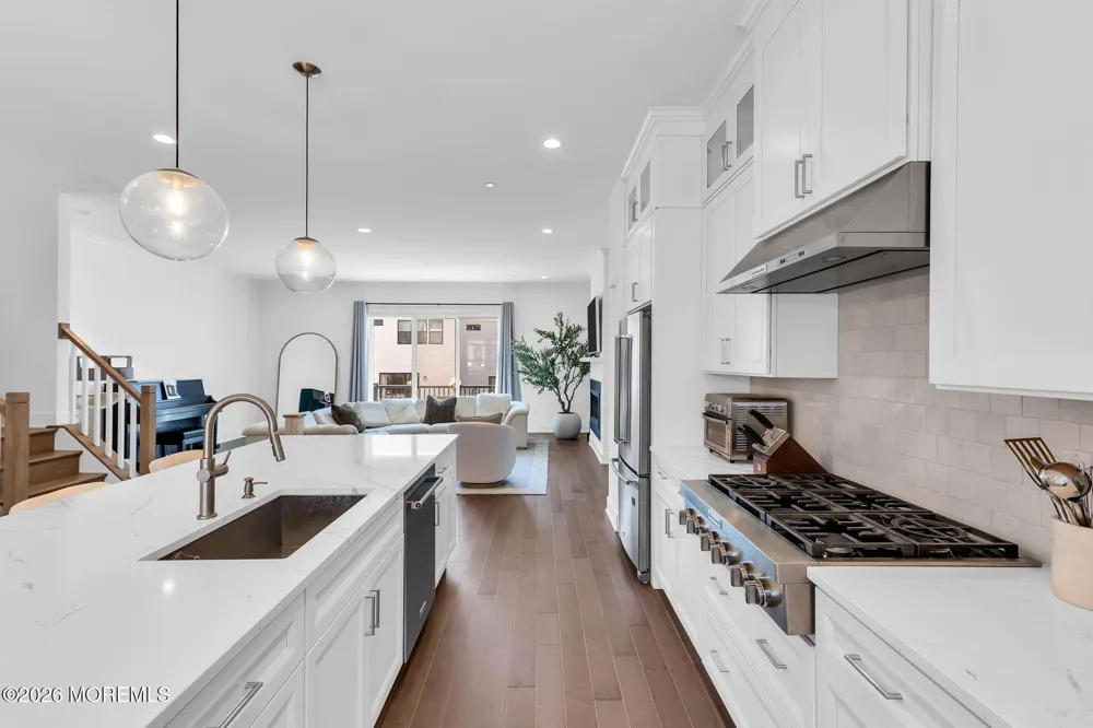 27 Linder Court Middletown, NJ 07748