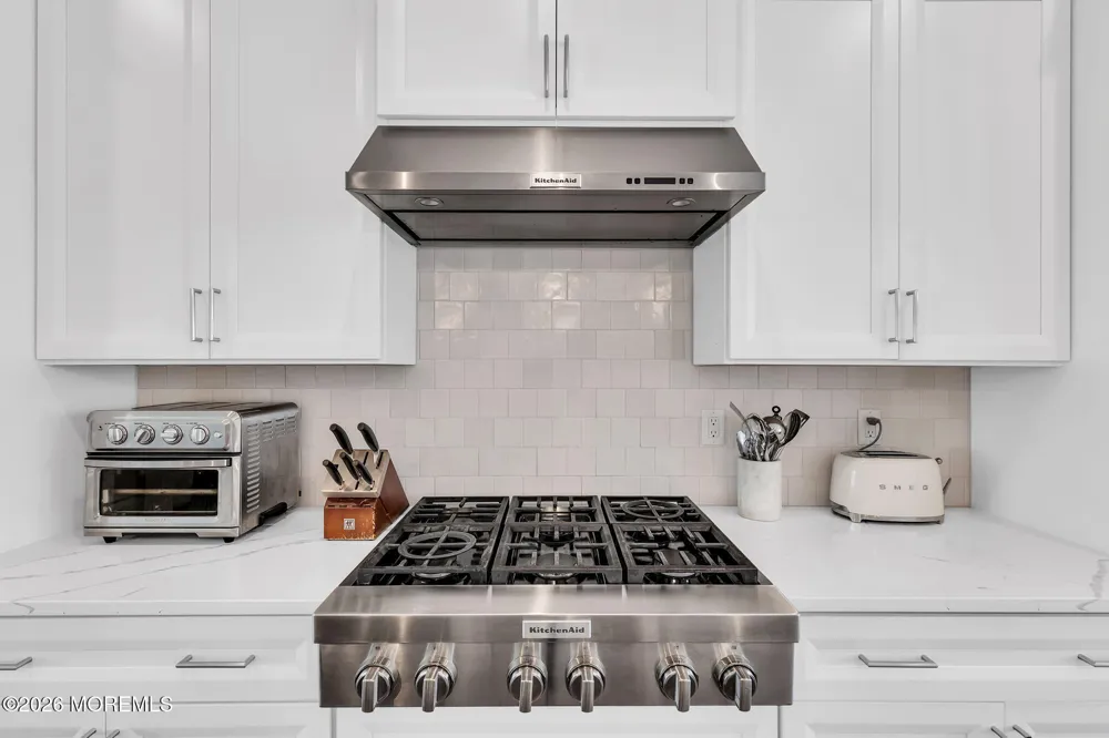 27 Linder Court Middletown, NJ 07748